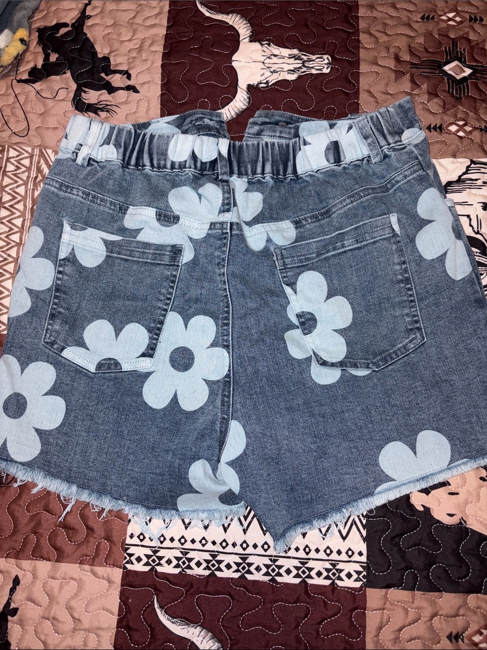 Hayden Blue Daisy Print Denim Shorts - Picture 3 of 3